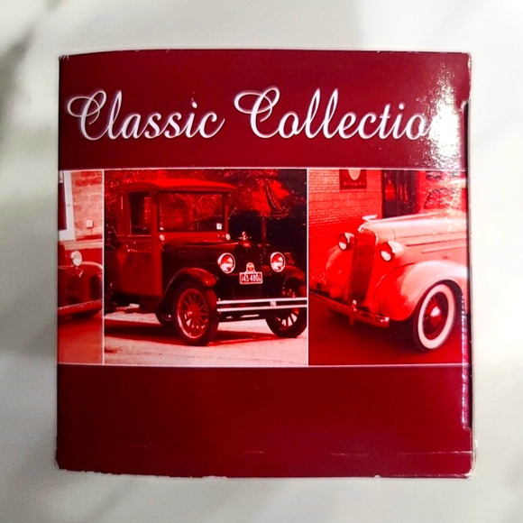 1933 Chevy Coupe 1:32 Die-Cast Toy Car - Picture 4 of 8